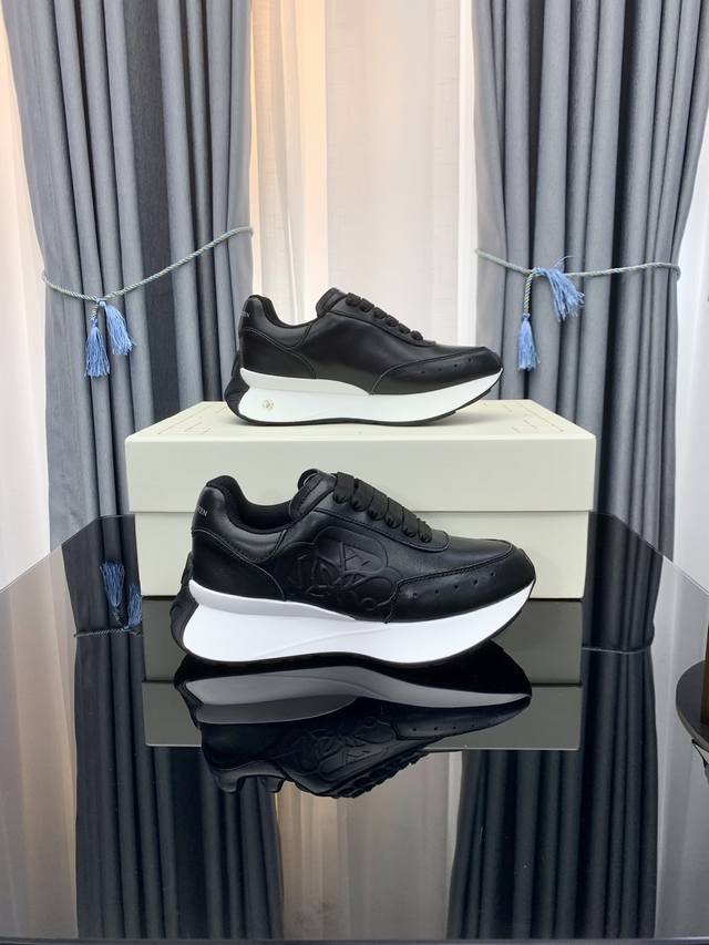 顶级版本，情侣码35-44 Alexander Mcqueen 亚历山大.麦昆 早春新款sprint运动跑步老爹鞋 顶级版本 Sprint Runner 采用了